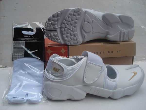 Nouveau 2011 Utilitaire De Baskets Nike Shox Rift Blanche